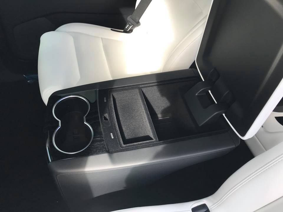 Does it need the 2nd row center conclose for Model X 6 seats?Do you